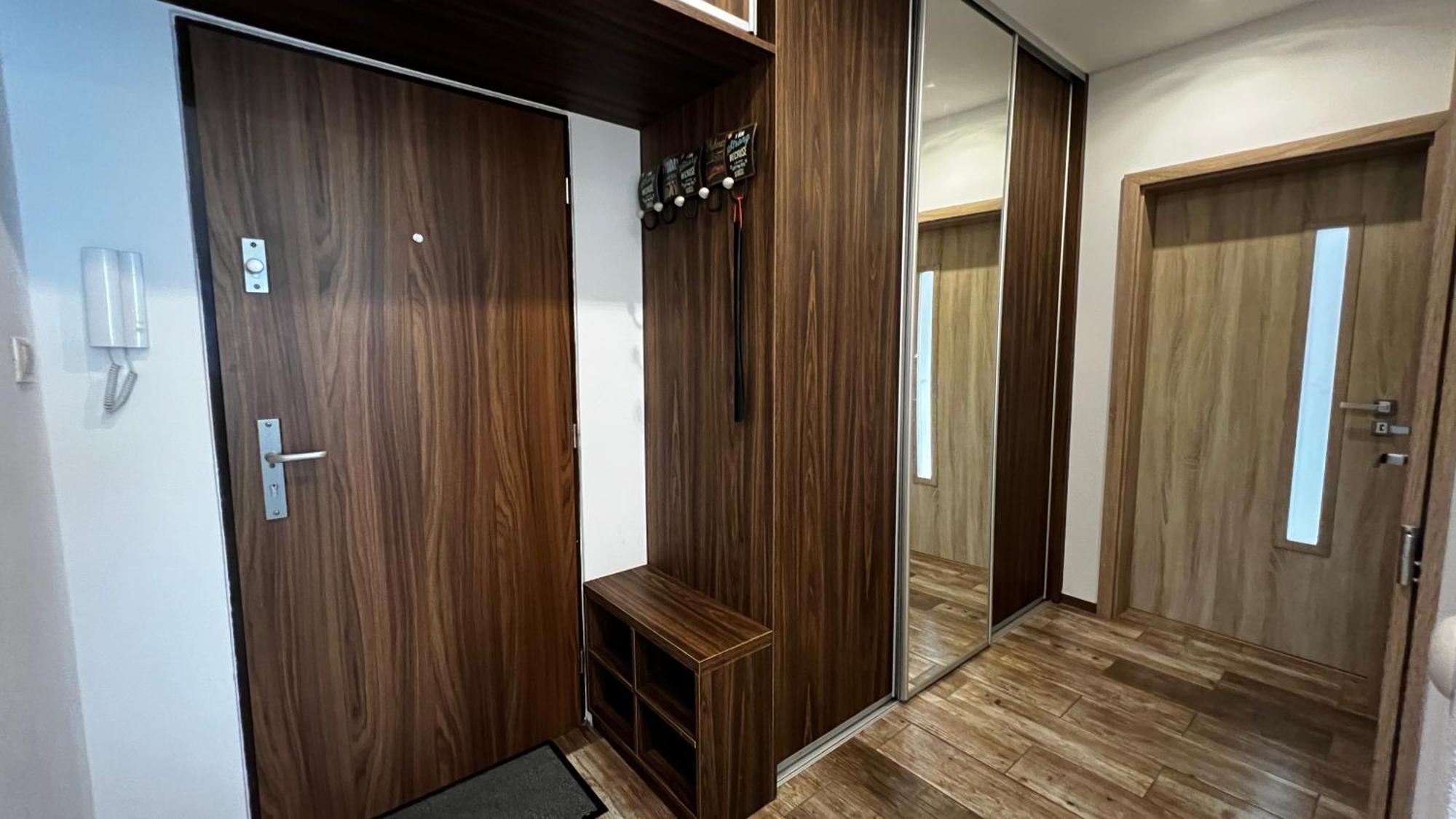 Industrial Apartment I 24Hr Self Check-In I Free Parking & Coffee Bańska Bystrzyca Zewnętrze zdjęcie